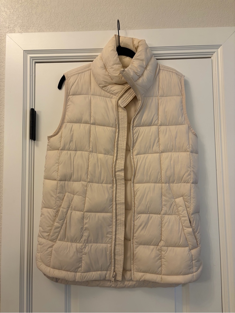 GAP Puffer Vest in Cream
